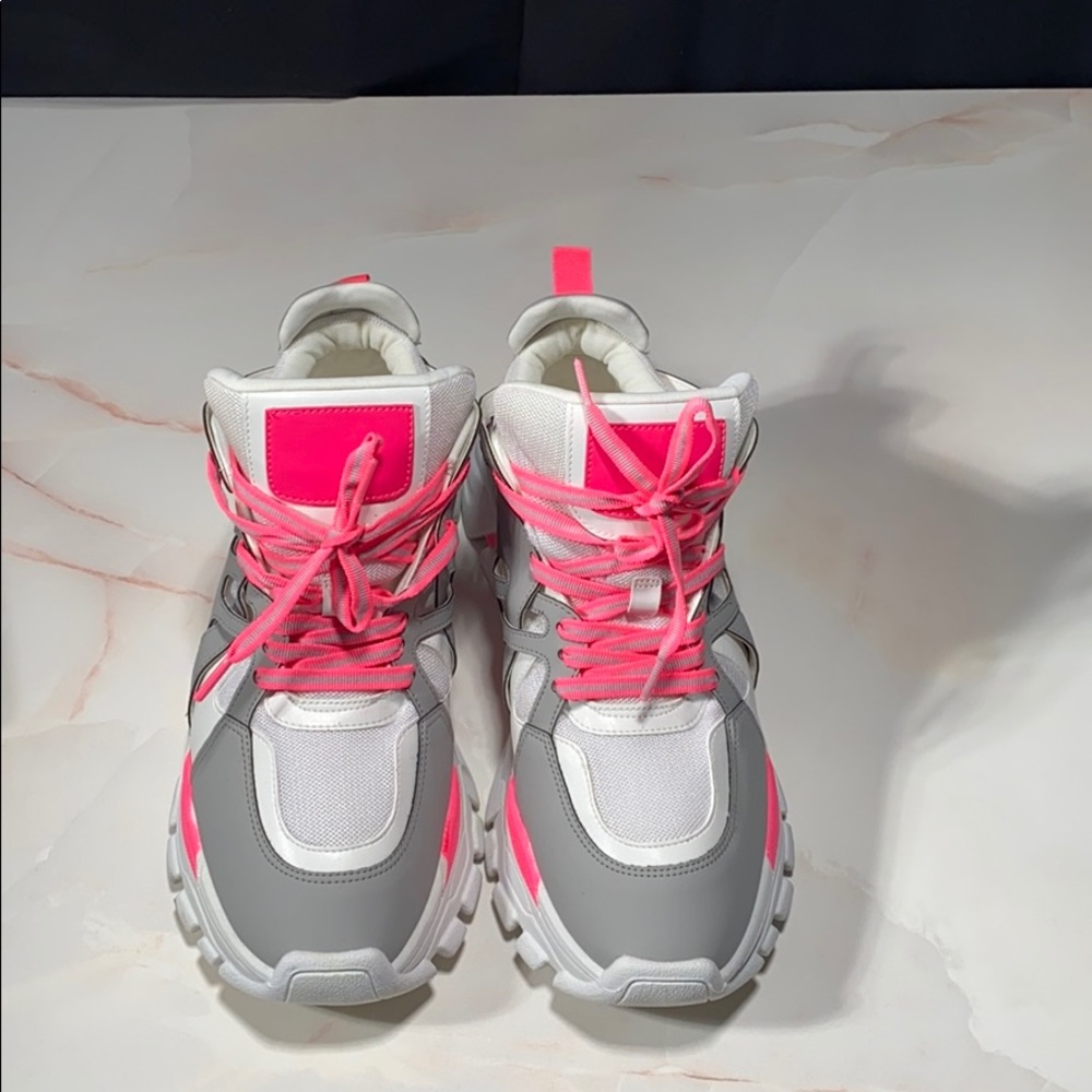 Sneakers - Picture 2 of 7
